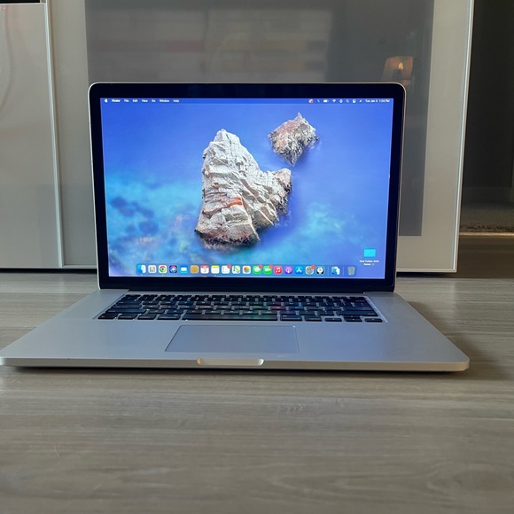 MacBook Pro (Retina 15-inch Late 2013)Processor 2 GHz Quad-Core Intel Core i7